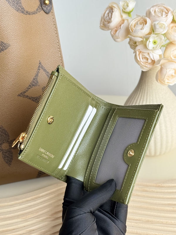 イヴサンローラン財布角部分ディテール